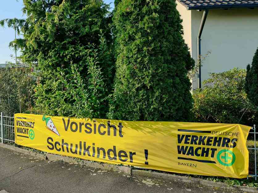 Banner Vorsicht Schulkinder