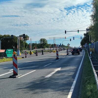 Grund für die Sperrung der Linksabbiegerspur von der Staatstraße auf die Autobahn...  