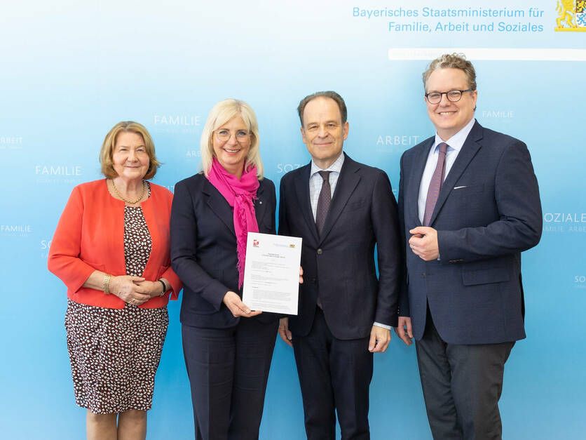 Pauschalvertrag Land Bayern - GEMA unterzeichnet