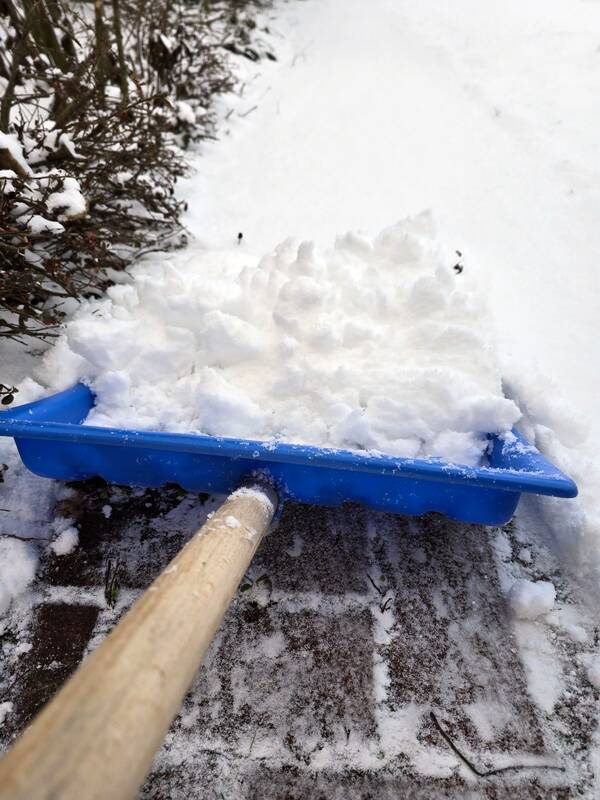 Schnee räumen (Symbolbild)