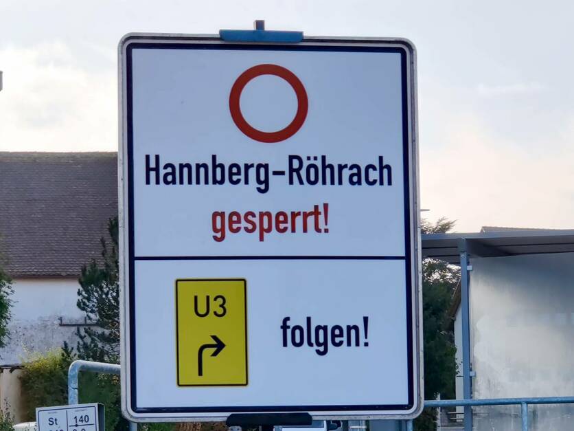 Straßenschild Sperrung Hannberg-Röhrach 2022