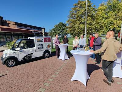 So kann die Verwaltung das Fahrzeug für fünf Jahre nahezu kostenneutral nutzen und spart außerdem noch kräftig CO2 ein.