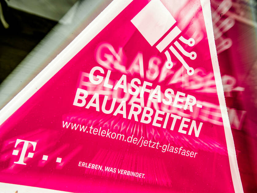 Bauschild Glasfaser-Bauarbeiten der Deutschen Telekom 