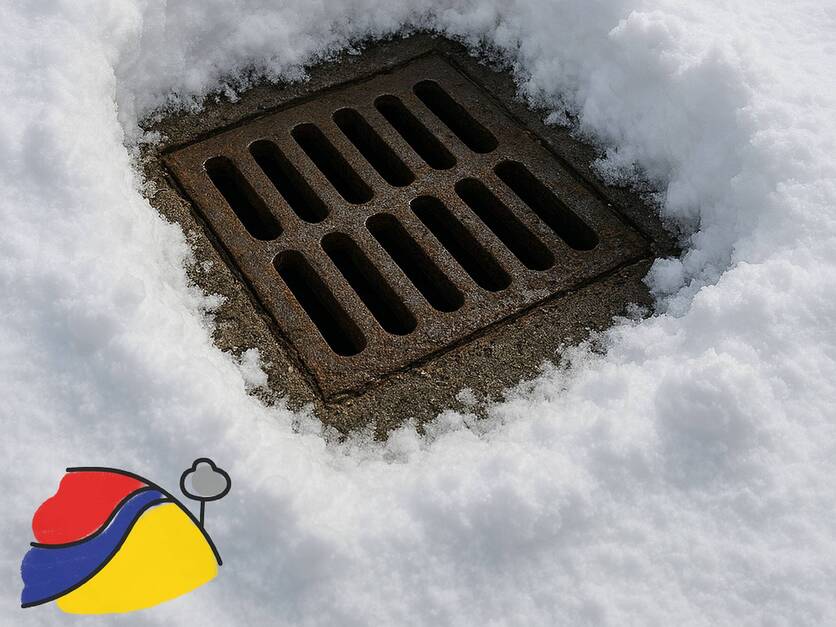 Sinkkasten für Wasserablauf (freigelegt von Schnee)