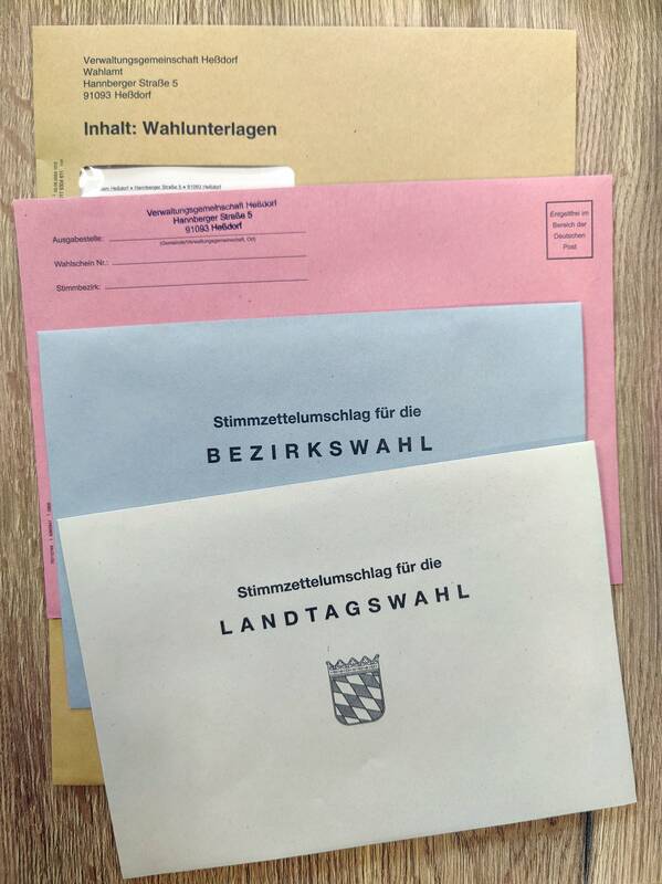 Versand von Briefwahlunterlagen beim Wahlamt Heßdorf