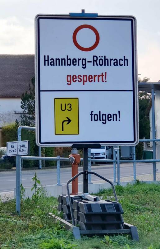 Straßenschild Sperrung Hannberg-Röhrach 2022