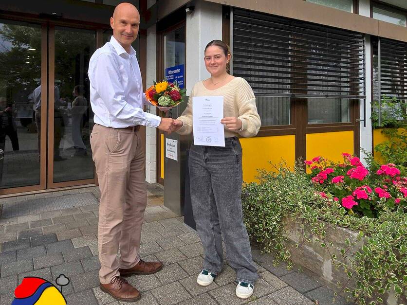 Gratulation zum Ende der Ausbildung - Azubi Vanessa Baumüller