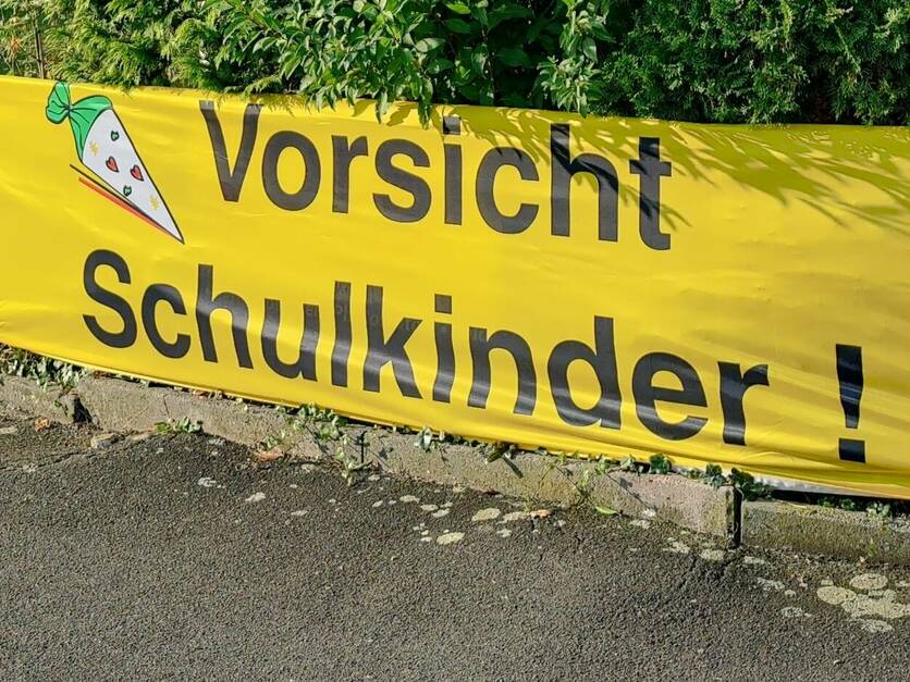 Banner Vorsicht Schulkinder