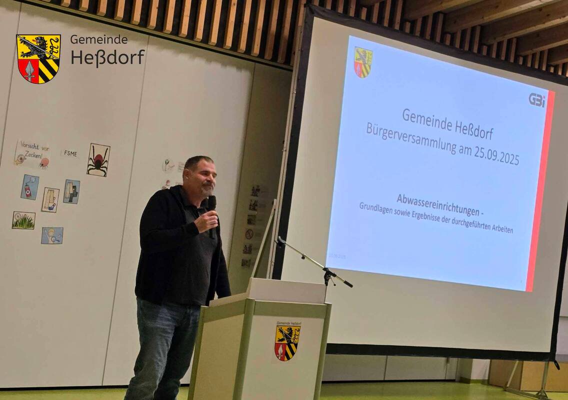 Bürgerversammlung 2025 in Heßdorf – Bernd Ernst (GBI) erklärte ausführlich, wie man zum aktuellen Sachstand gekommen ist - von der Kanalbefahrung über die Auswertung des Ist-Zustandes bis hin zur Ableitung notwendiger Sanierungsmaßnahmen und der Kostenberechnung.